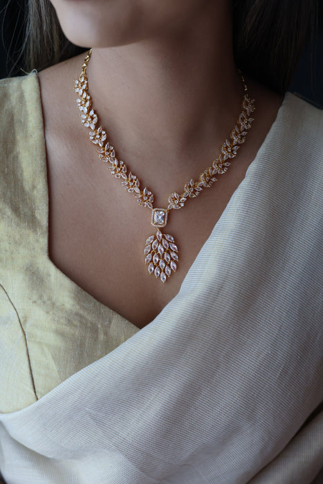 Heritage gold plated white stone short necklace with earrings HW5382