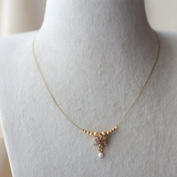 Heritage white stone invisible short necklace IN898