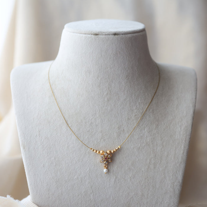 Heritage white stone invisible short necklace IN898