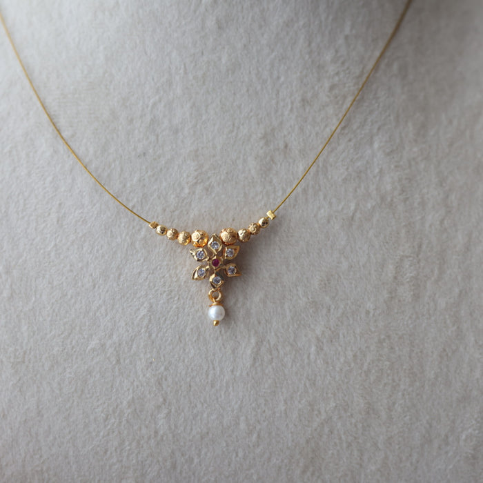 Heritage white stone invisible short necklace IN898