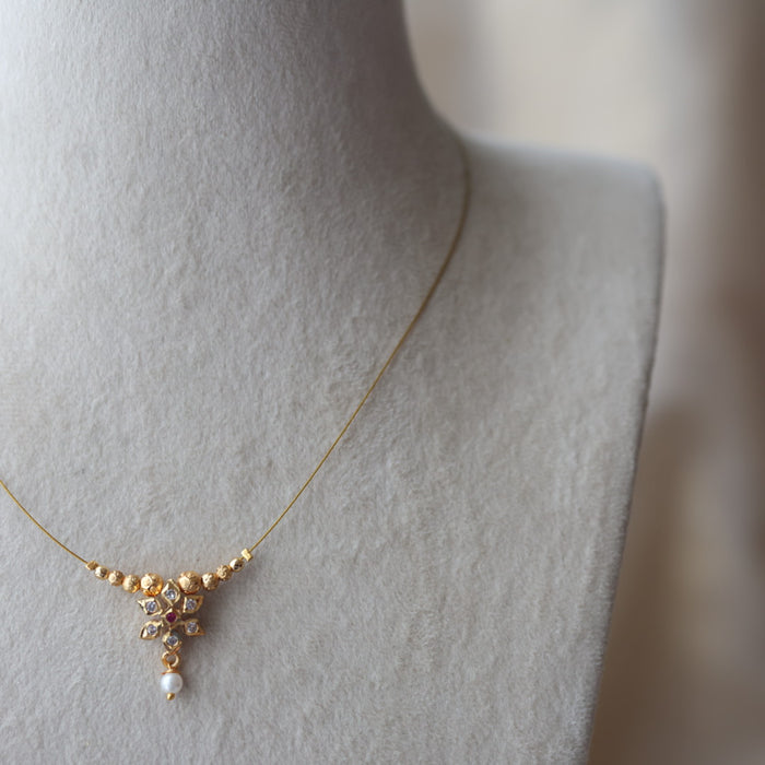 Heritage white stone invisible short necklace IN898
