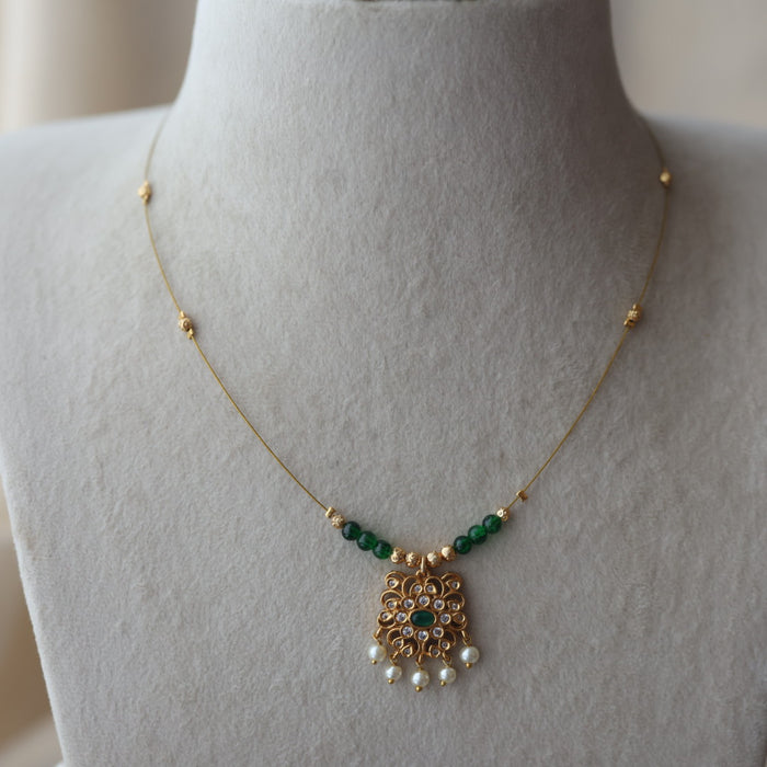 Antique green bead invisible short necklace IN69886