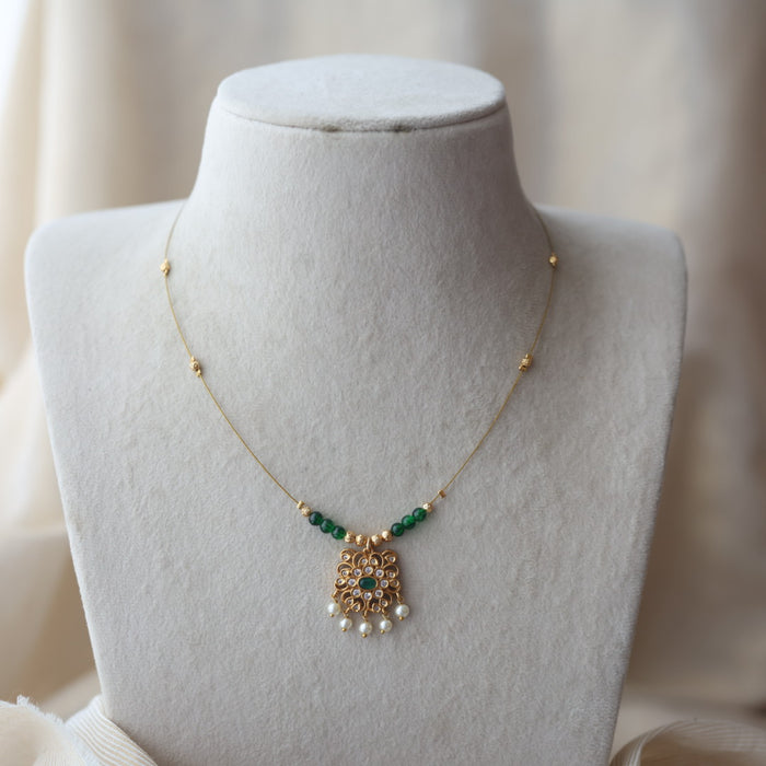 Antique green bead invisible short necklace IN69886