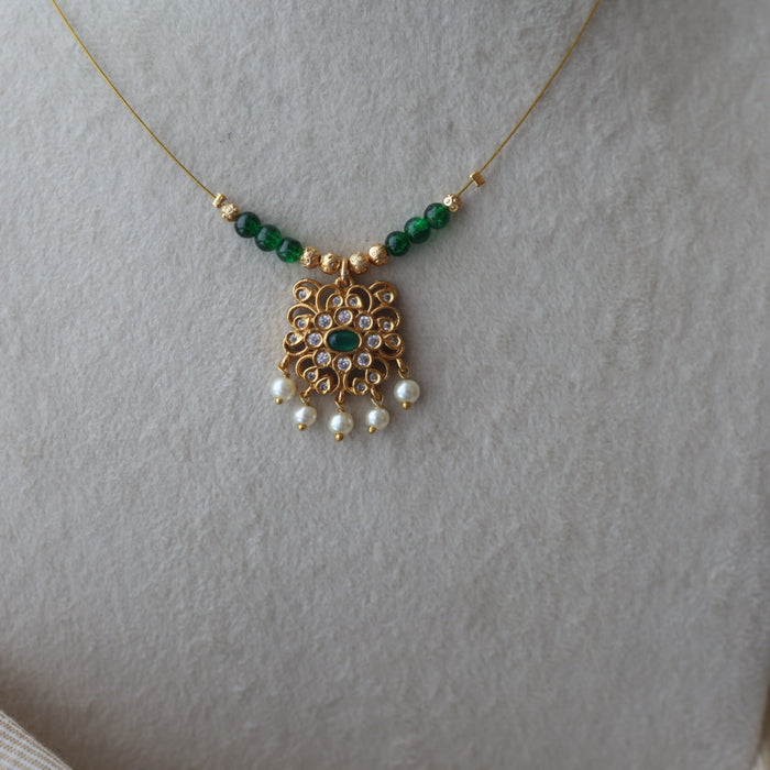 Antique green bead invisible short necklace IN69886
