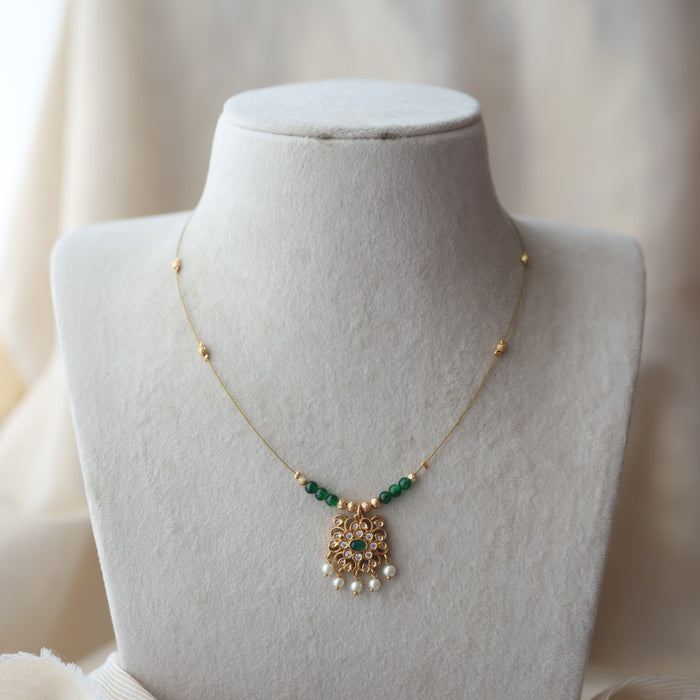 Antique green bead invisible short necklace IN69886