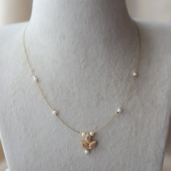 Heritage white stone invisible short necklace IN1457