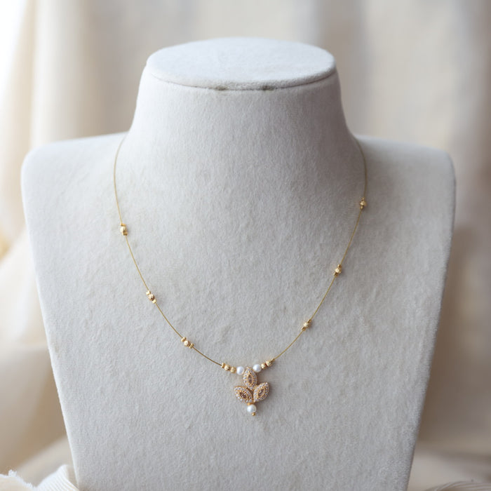 Heritage white stone invisible short necklace IN1234