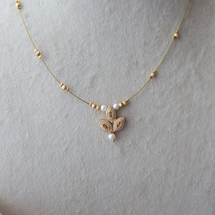 Heritage white stone invisible short necklace IN1234