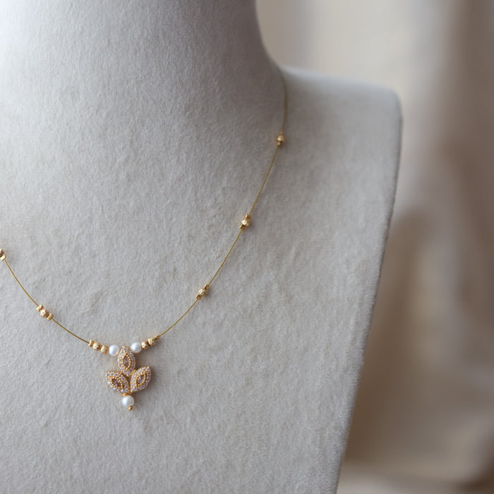 Heritage white stone invisible short necklace IN1234