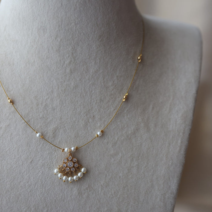 Antique white stone invisible short necklace IN806