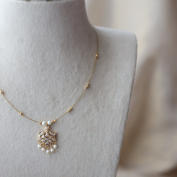 Heritage white stone invisible short necklace IN578