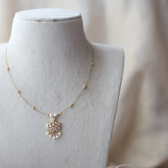Heritage white stone invisible short necklace IN578