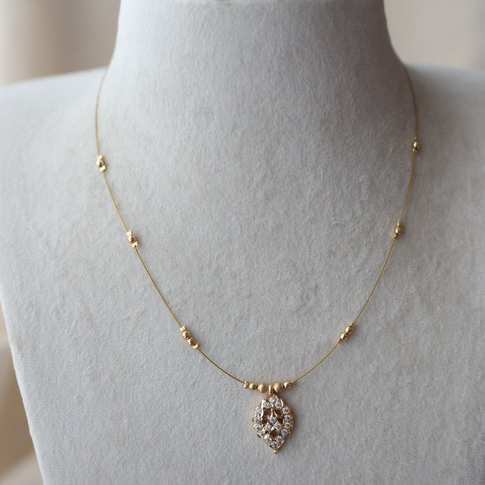 Heritage white stone invisible short necklace IN6899