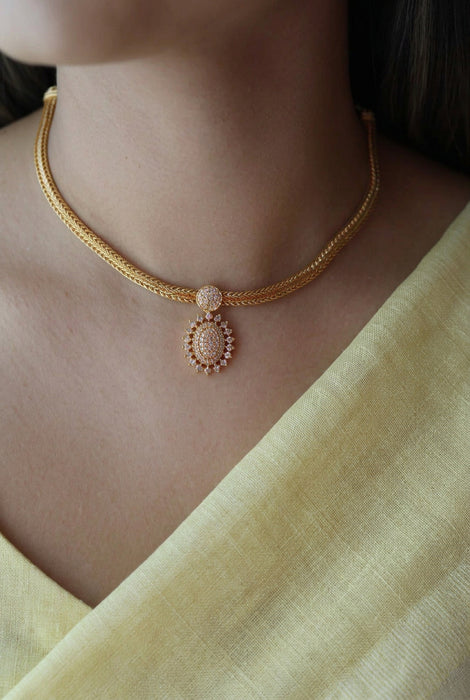 Heritage gold plated white stone short necklace H7381