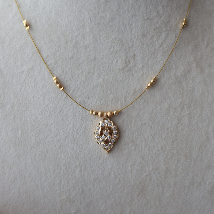Heritage white stone invisible short necklace IN6899