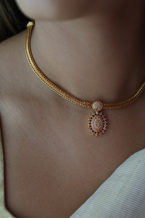 Heritage gold plated white stone short necklace H7381