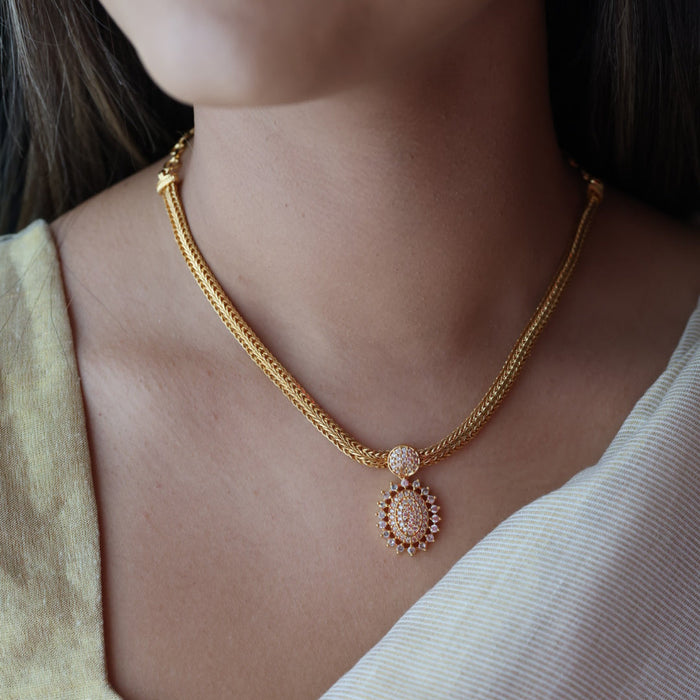 Heritage gold plated white stone short necklace H7381