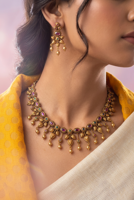 Antique short necklace with earrings TTS46722
