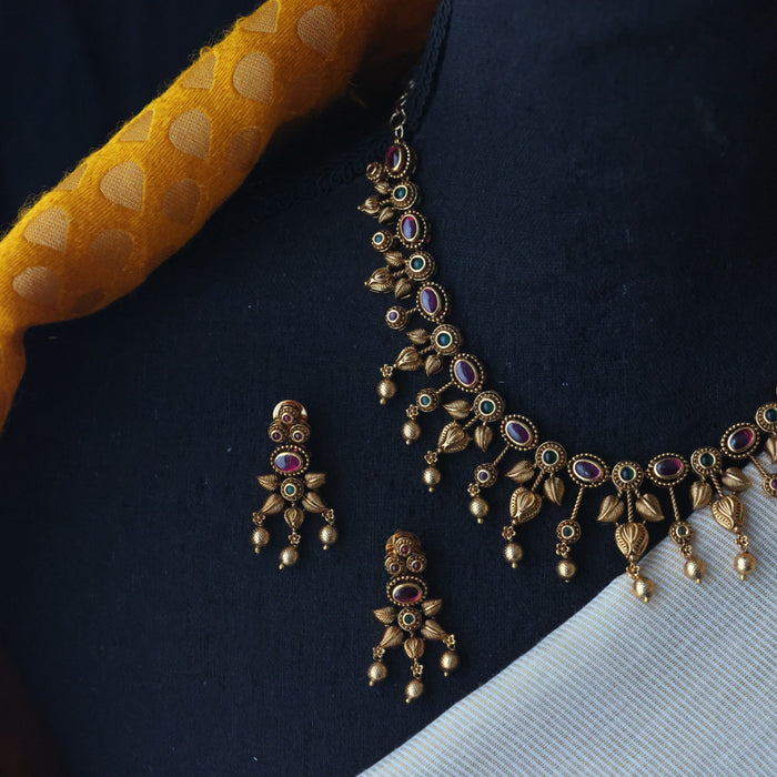 Antique short necklace with earrings TTS46722