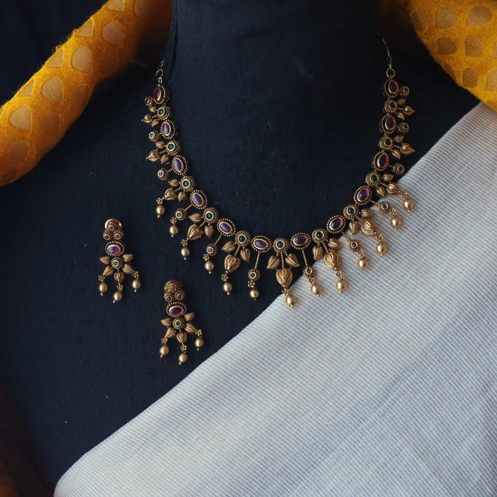 Antique short necklace with earrings TTS46722
