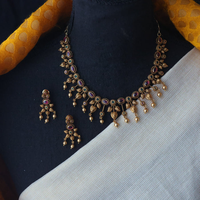 Antique short necklace with earrings TTS46722
