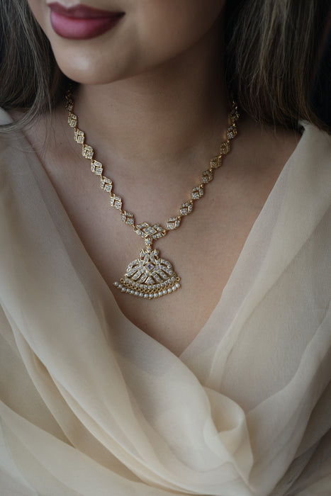 Heritage gold plated white stone short necklace with earrings H268