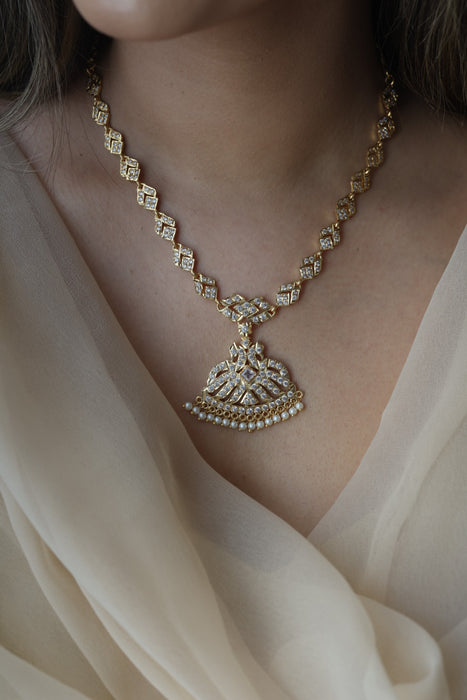 Heritage gold plated white stone short necklace with earrings H268
