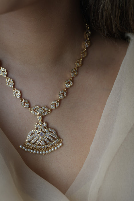 Heritage gold plated white stone short necklace with earrings H268