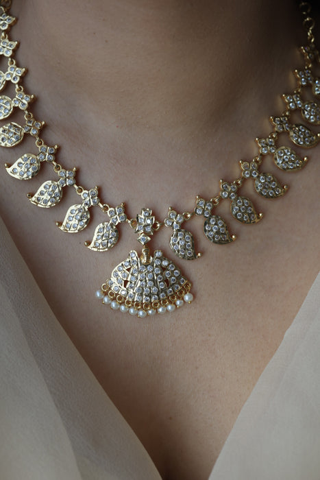 Heritage gold plated white stone mango design short necklace H2080