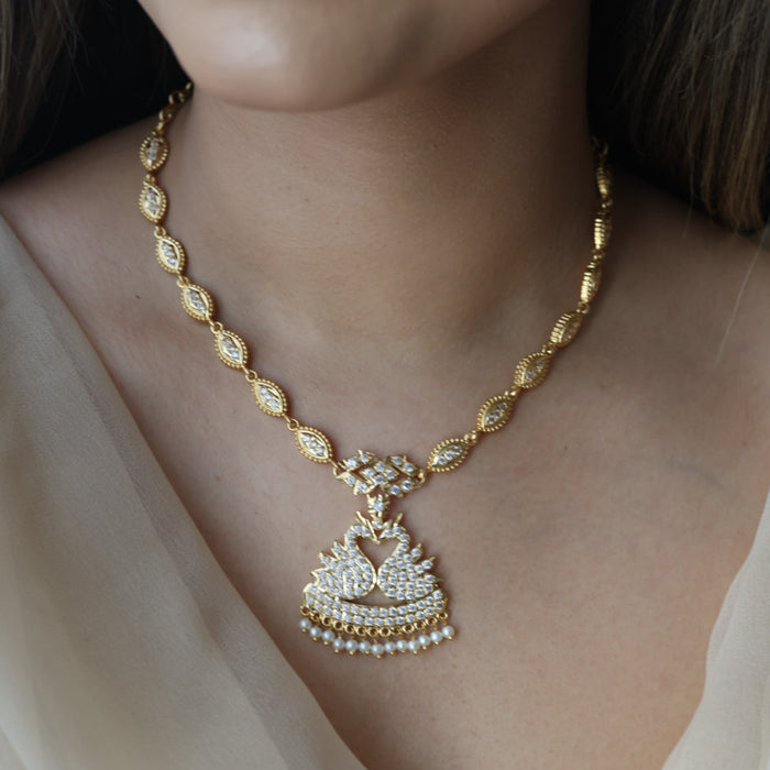 Heritage gold plated white stone short necklace H2056