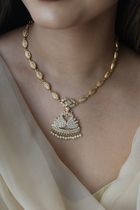 Heritage gold plated white stone short necklace H2056