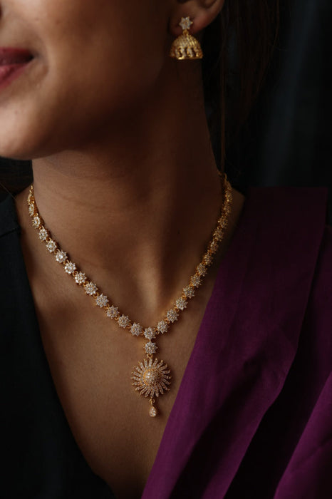 Heritage gold plated ruby white stone short necklace set with earrings H85531