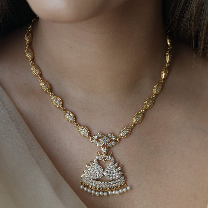 Heritage gold plated white stone short necklace H2056