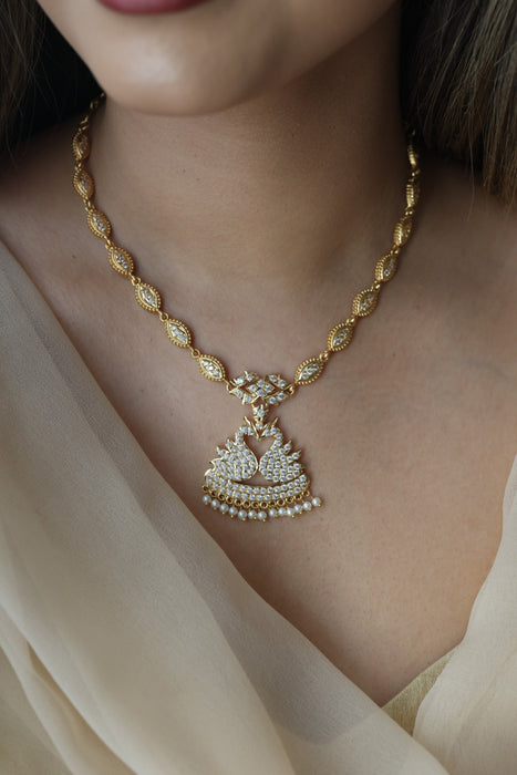 Heritage gold plated white stone short necklace H2056