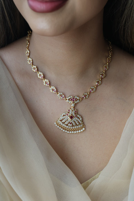 Heritage gold plated ruby white stone short necklace H2383
