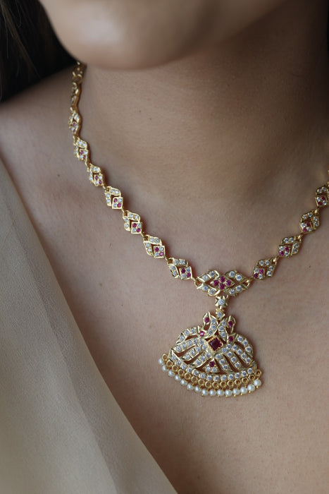 Heritage gold plated ruby white stone short necklace H2383