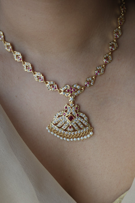 Heritage gold plated ruby white stone short necklace H2383