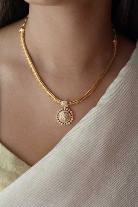 Heritage gold plated white stone short necklace H844