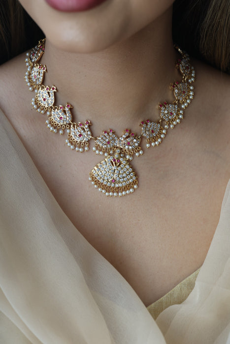 Heritage gold plated ruby white stone short necklace H02783