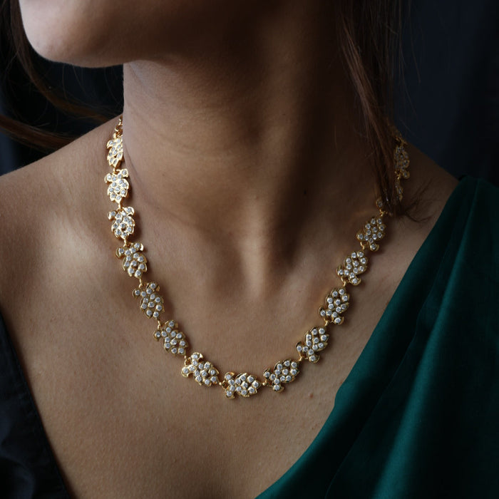 Heritage white stone gold plated stone short necklace H5140