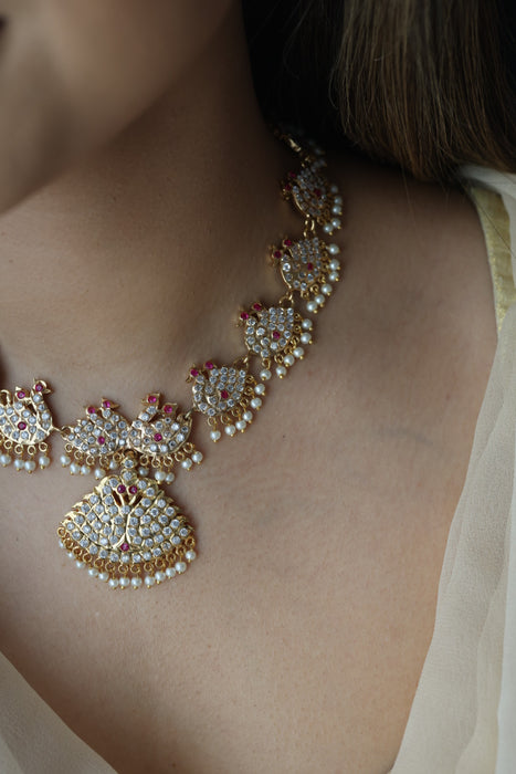 Heritage gold plated ruby white stone short necklace H02783