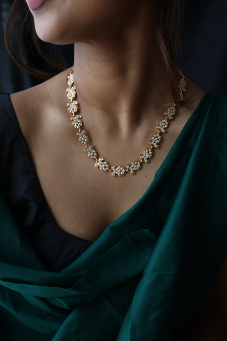 Heritage white stone gold plated stone short necklace H5140