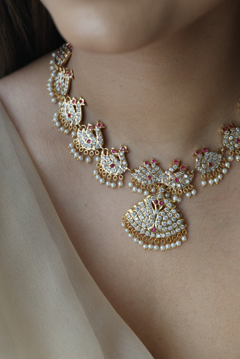 Heritage gold plated ruby white stone short necklace H02783