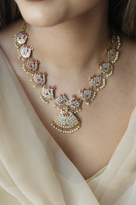 Heritage gold plated ruby white stone short necklace H02783