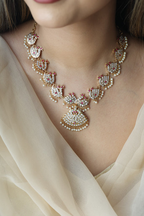 Heritage gold plated ruby white stone short necklace H02783