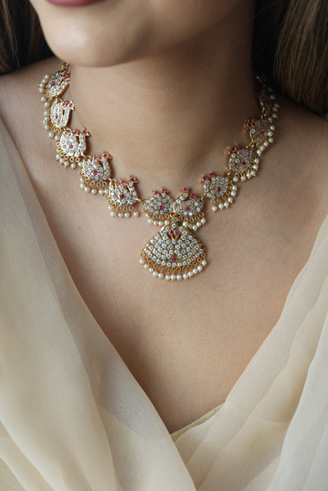Heritage gold plated ruby white stone short necklace H02783