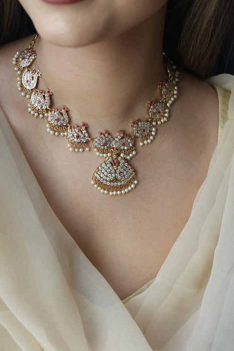 Heritage gold plated ruby white stone short necklace H02783