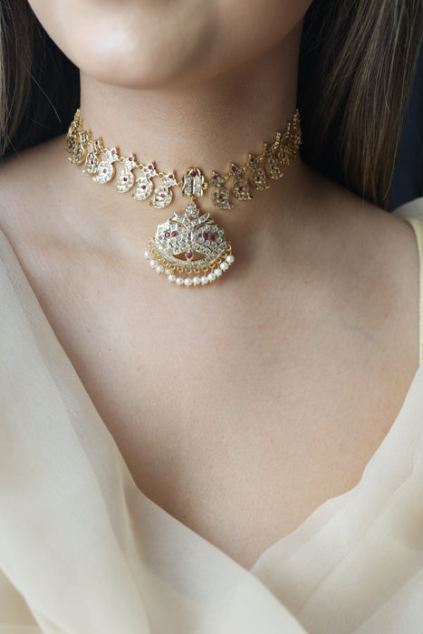 Heritage gold plated ruby white stone short necklace H799