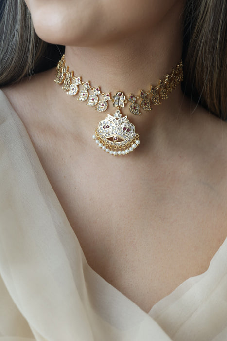 Heritage gold plated white stone short necklace H001123