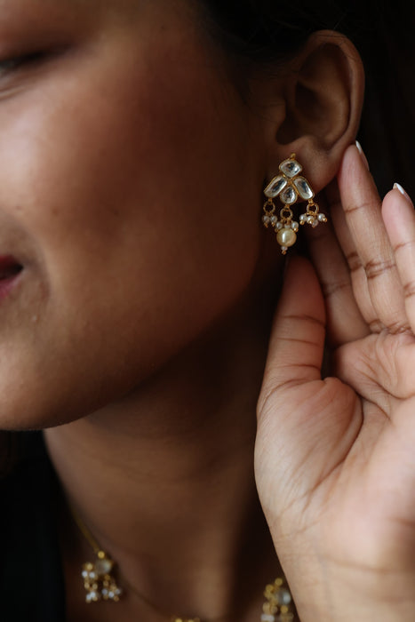 Invisible chain kundan stone short necklace with earrings IN789